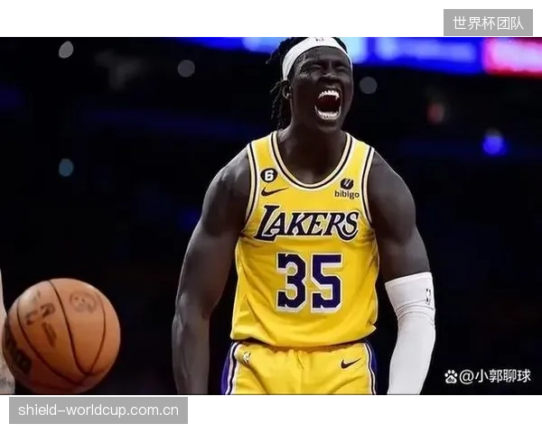 巴西队边后卫位置存在明显短板,攻强守弱的特点或被对手针对性打击。 巴西队边后卫位置存在明显短板,攻强守弱的特点或被对手针对性打击。